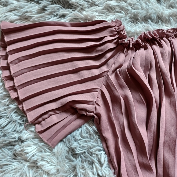 Charlotte Russe pleated top - Picture 5 of 9